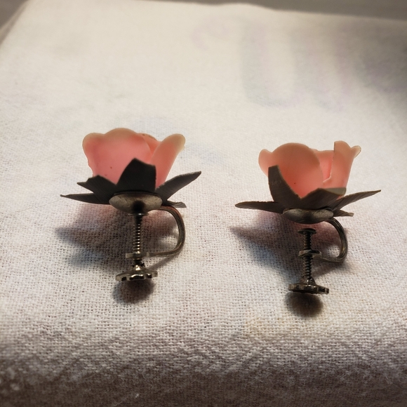 Stunning Vintage Japan Carved Celluloid Blush Pink Earrings with screw backs - Picture 4 of 11